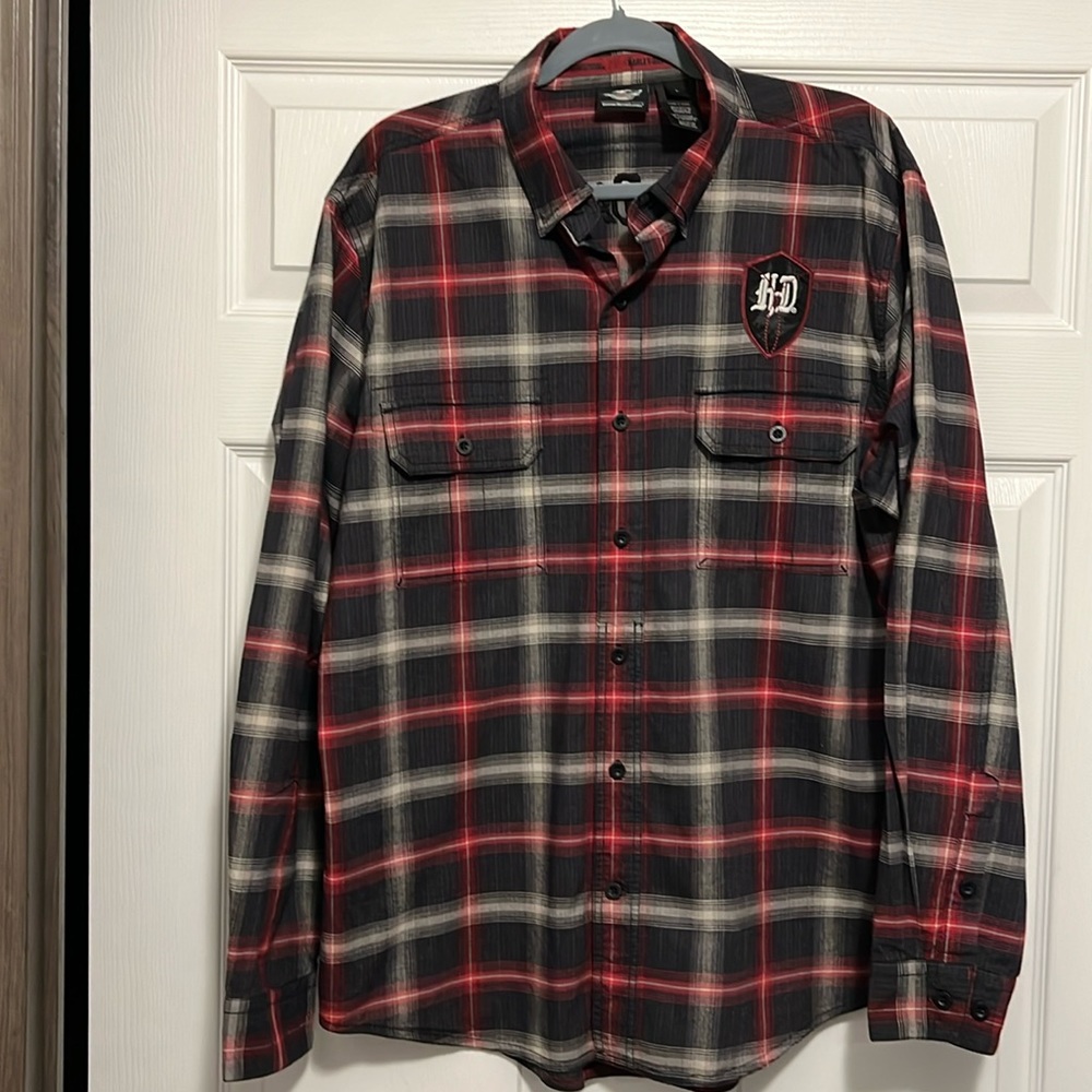 Men’s Harley-Davidson dress shirt excellent condition. Size large